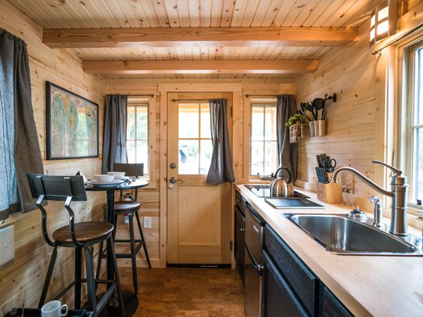 https://thousandtrails.com/templates/tt-old/images/rental-units/tiny-houses/tiny-houses_3.jpg